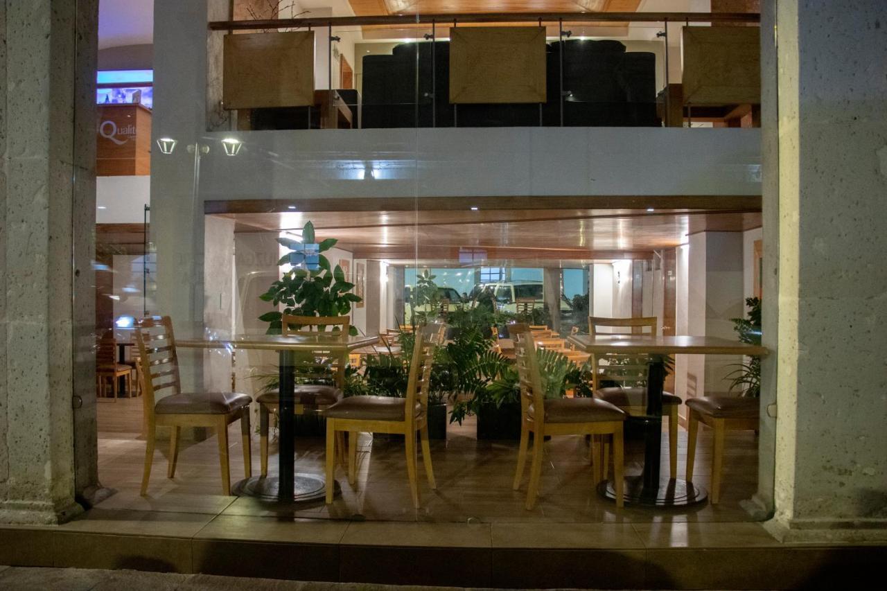 Hotel Qualitel Centro Historico 莫雷利亚 外观 照片