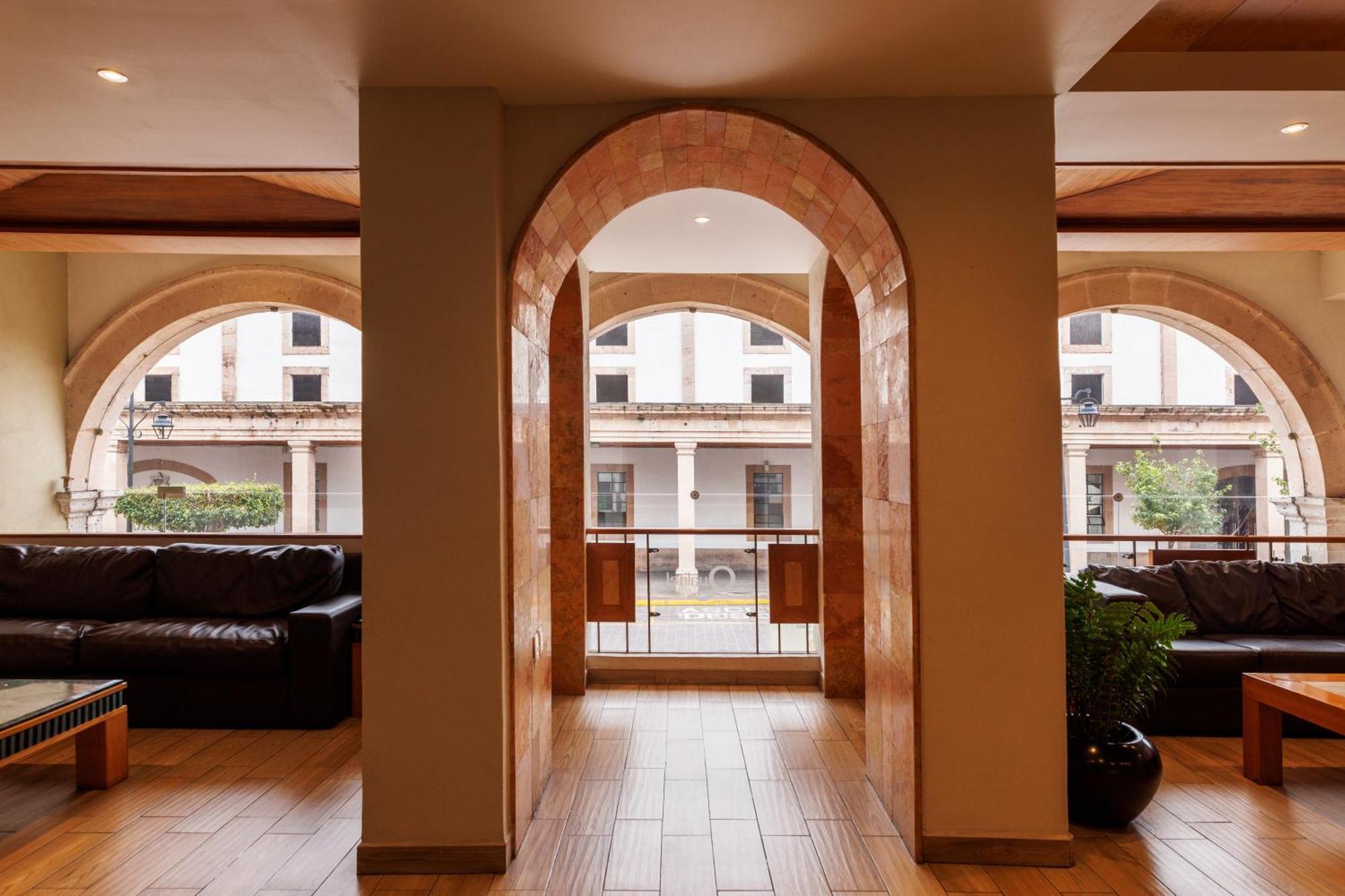 Hotel Qualitel Centro Historico 莫雷利亚 外观 照片