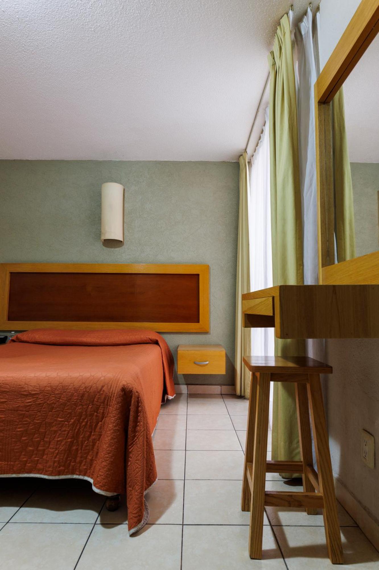 Hotel Qualitel Centro Historico 莫雷利亚 外观 照片