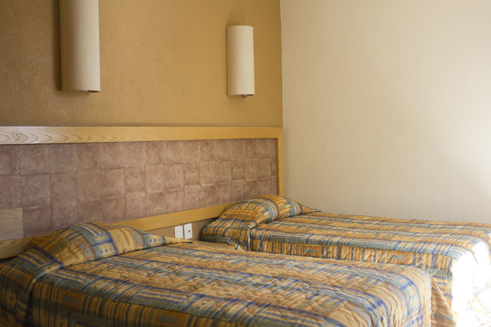 Hotel Qualitel Centro Historico 莫雷利亚 外观 照片